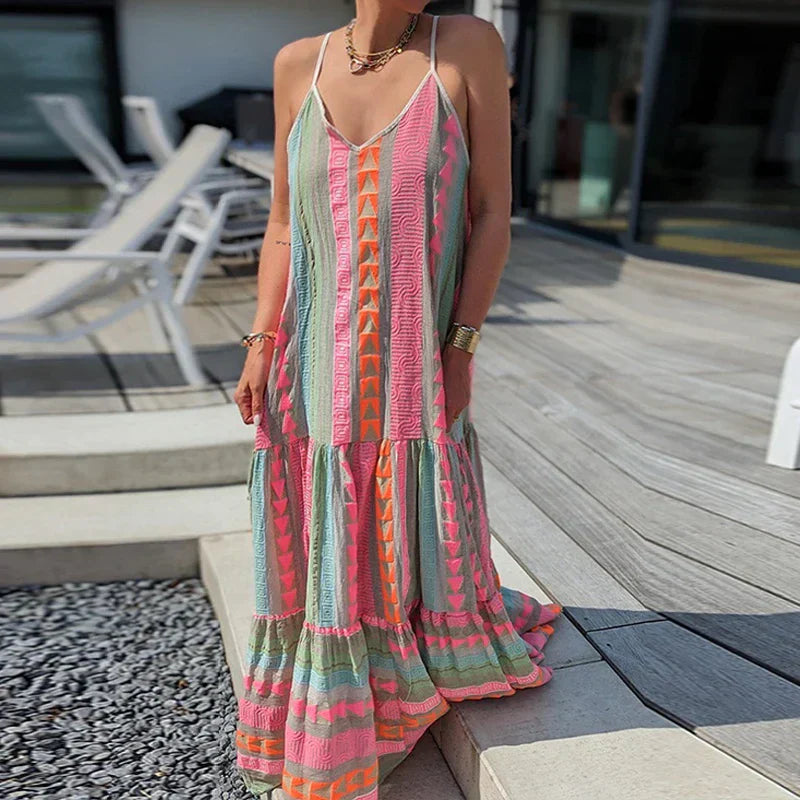 Elegant, sleeveless ruffled dress with casual print