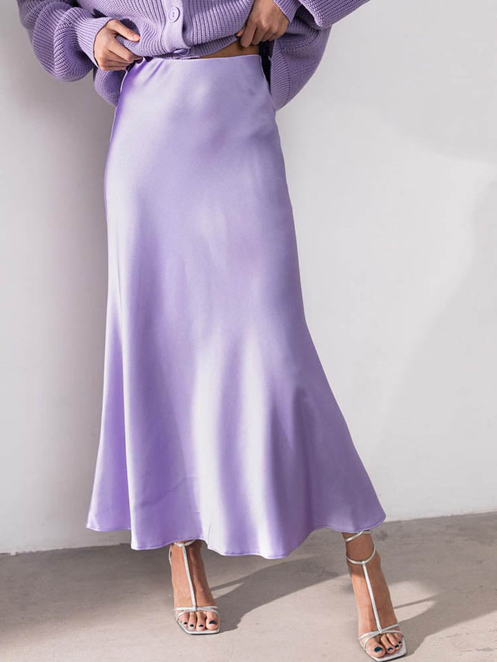 The elegant satin midi skirt