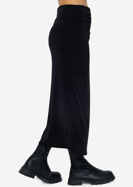 Elegant long skirt in black