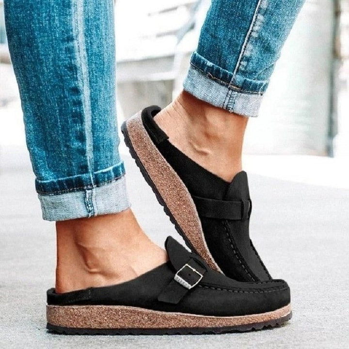 Retro suede sandals