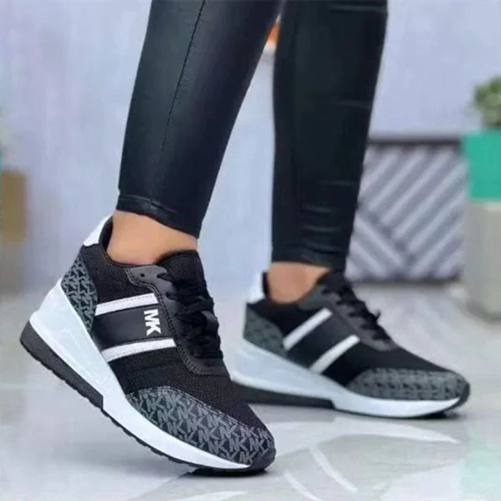 Comfortable low-top sneakers with stripe accent