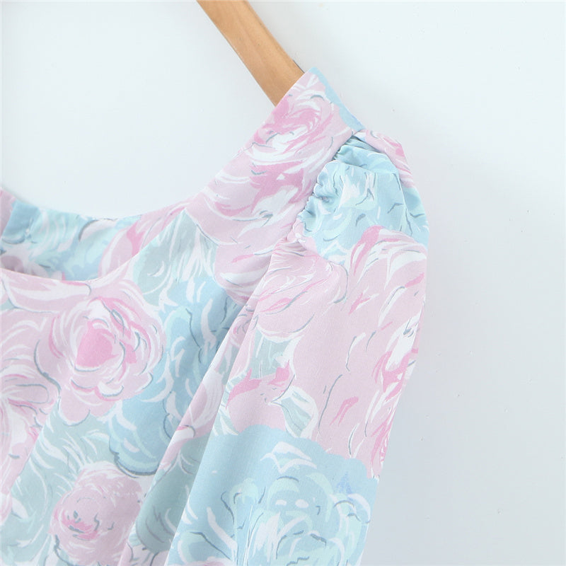 Blouse with pastel floral pattern and puff sleeves