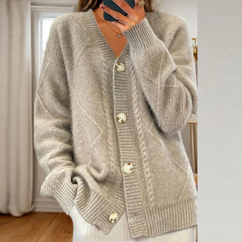 Women's - Luxe Knit Cardigan - Soft Cosy Material - Ideal for Layering Comfort - Stylish Everyday Essential
