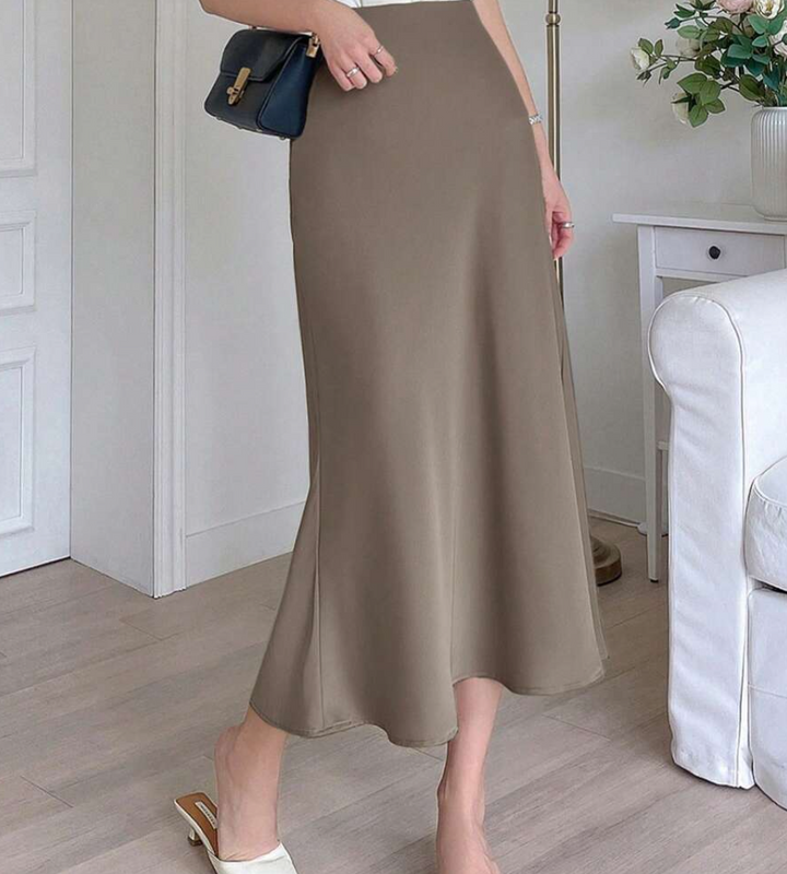 Satin skirt with high waist