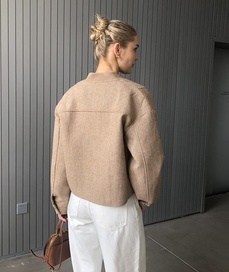 Wool tops - Women's short jacket: a new model for modern women