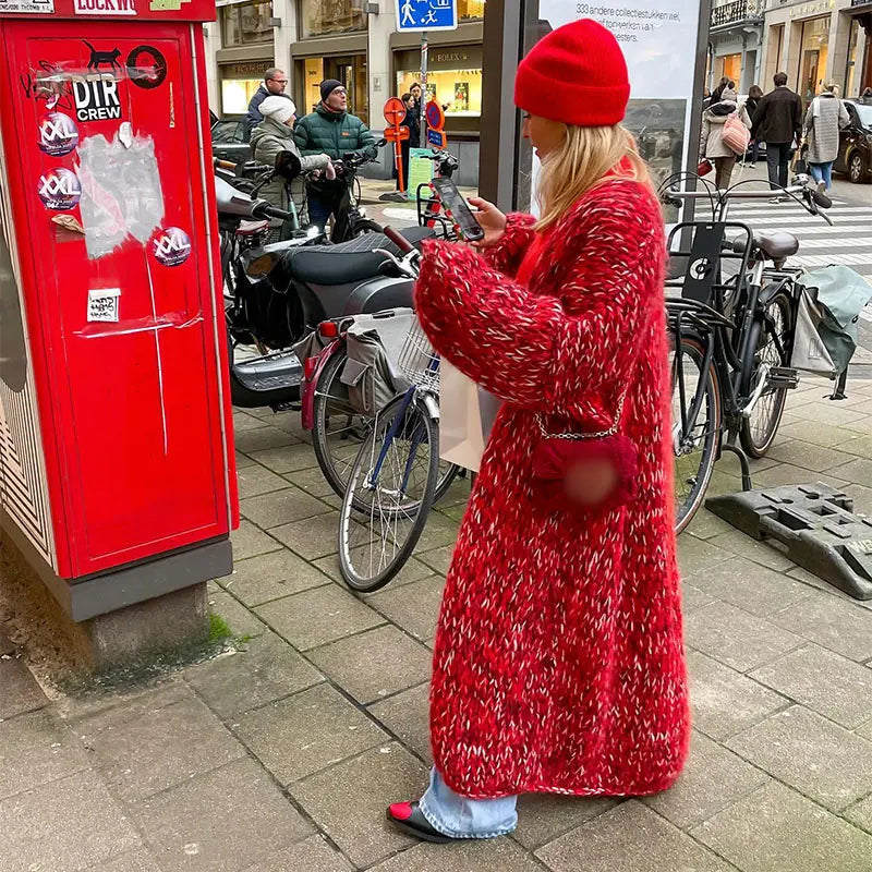 Fashionable knitted coat made from blended fabric