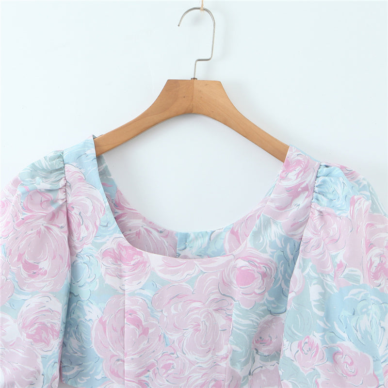 Blouse with pastel floral pattern and puff sleeves