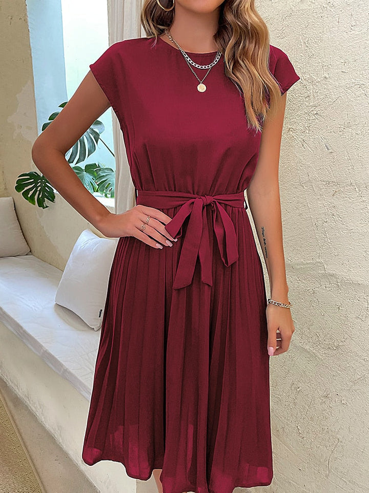 Dress - a timeless beauty with a waist-accentuating belt