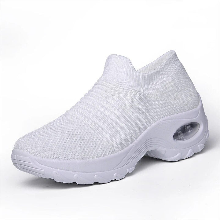 Fashionable women's sports shoes