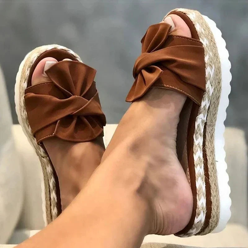 Summer Sandals With Wedge Heel and Bow Detail