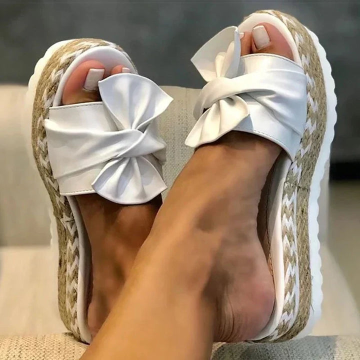 Summer Sandals With Wedge Heel and Bow Detail