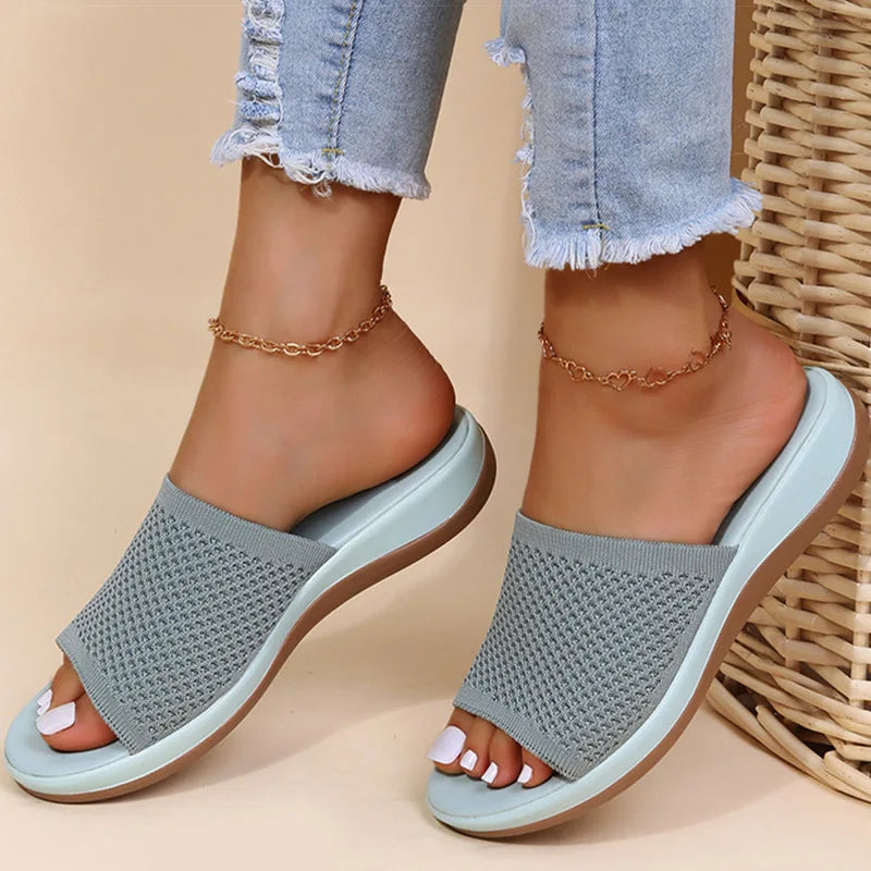 Flat sandals for indoors and outdoors