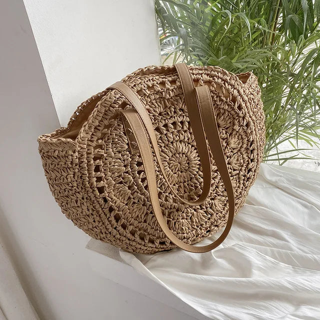 Round straw shoulder bag for women