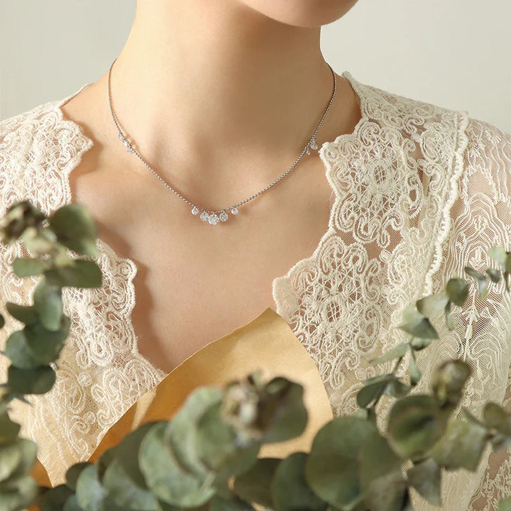 Elegant necklace with crystal pendants