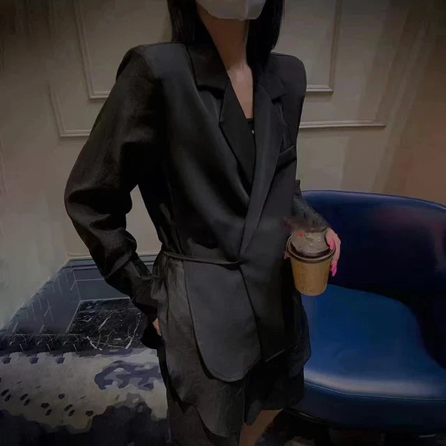 Ladies' loose-fitting blazer with lacing and long sleeves