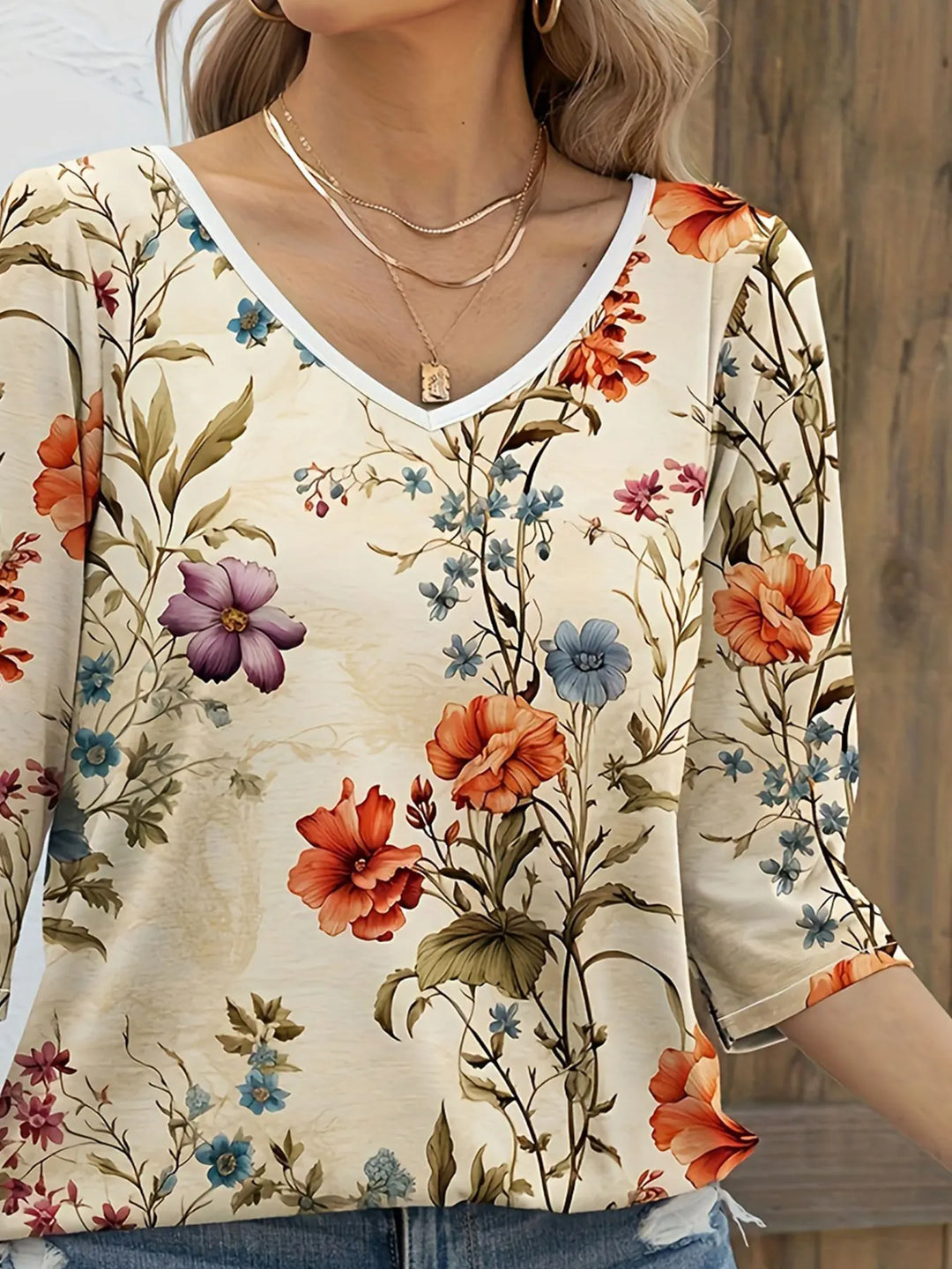 Top with half sleeves, V-neck and floral pattern