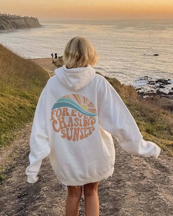 Comfortable hoodie "Forever chasing sunsets"