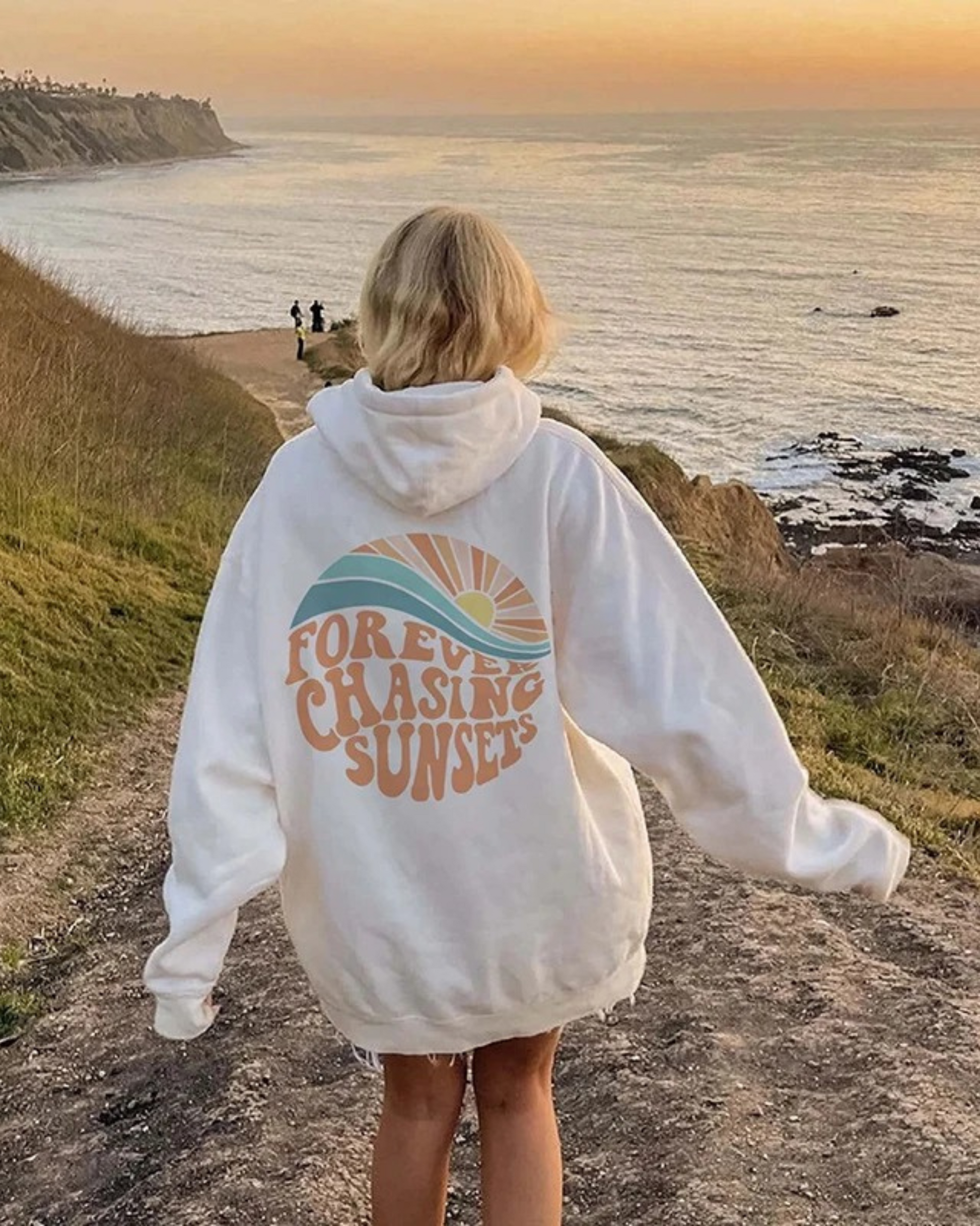 Kyra | Comfortable hoodie "Forever chasing sunsets"