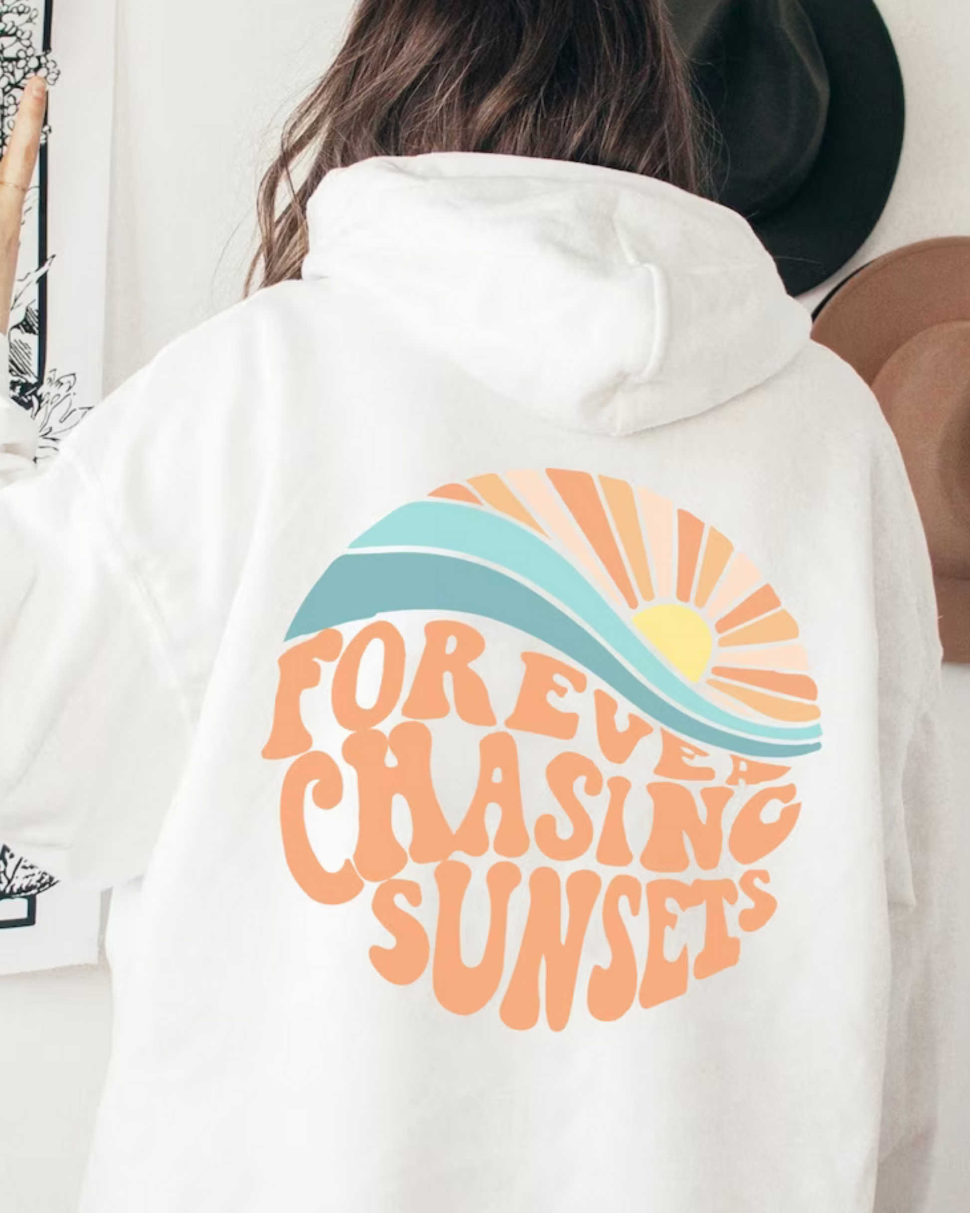 Kyra | Comfortable hoodie "Forever chasing sunsets"