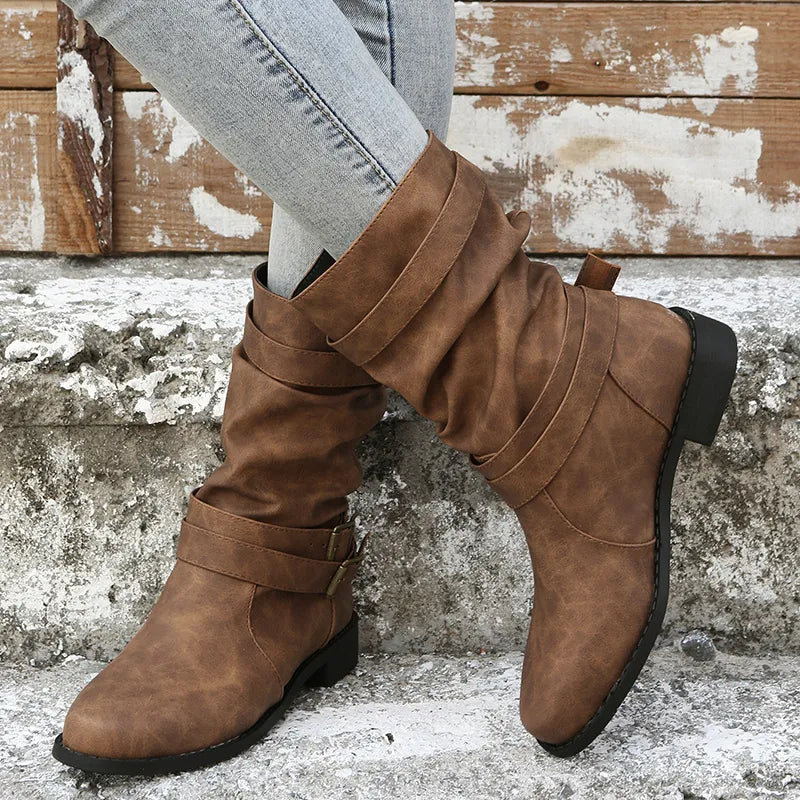 Ankle boot with round toe