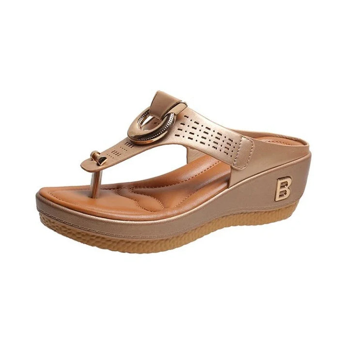 Summer sandals with wedge heel and toe opening