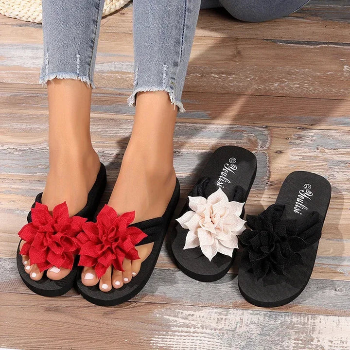 Fashionable women's wedge sandals with floral pattern