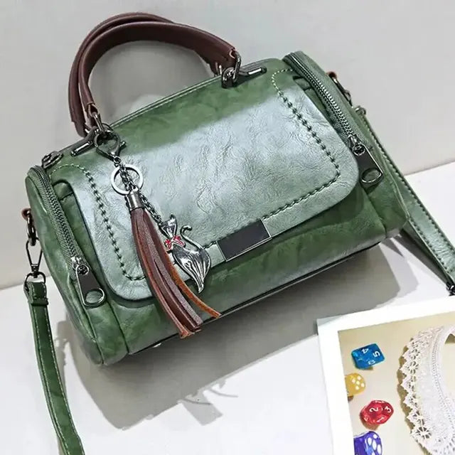 Women's shoulder bag with tassel design: large capacity, fashionable design