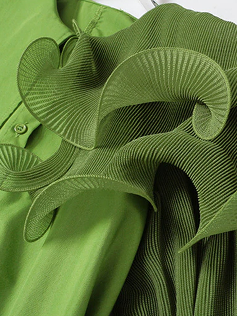 Elegant asymmetric ruffled dress in green