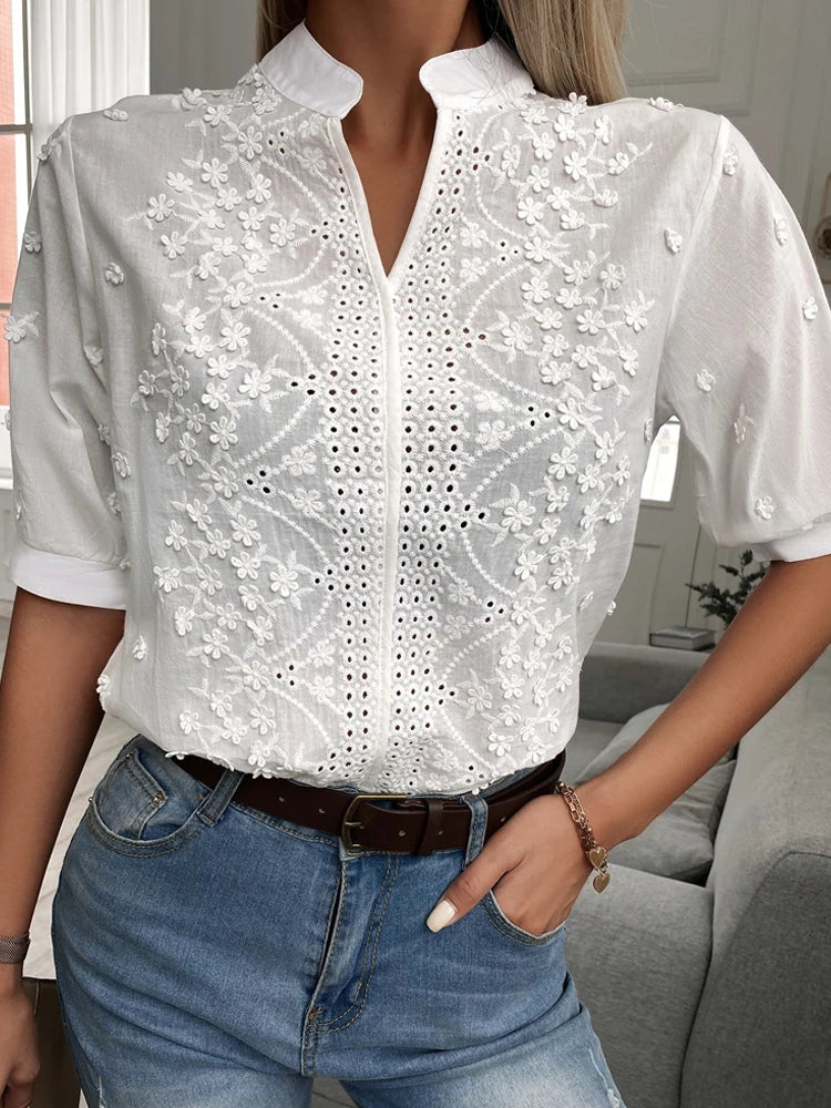 Summery blouse with floral embroidery and lace