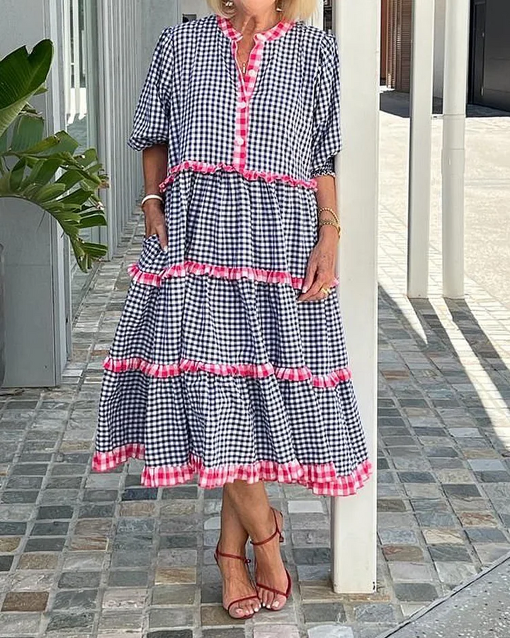 Long dress with three-quarter sleeves and checked pattern