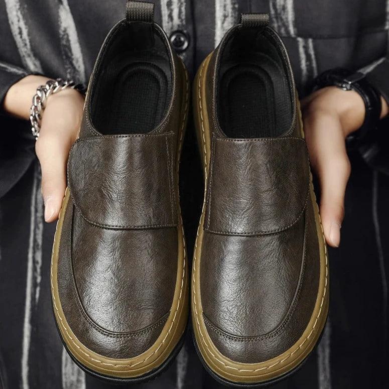 Casual slip-on shoes with contrast sole