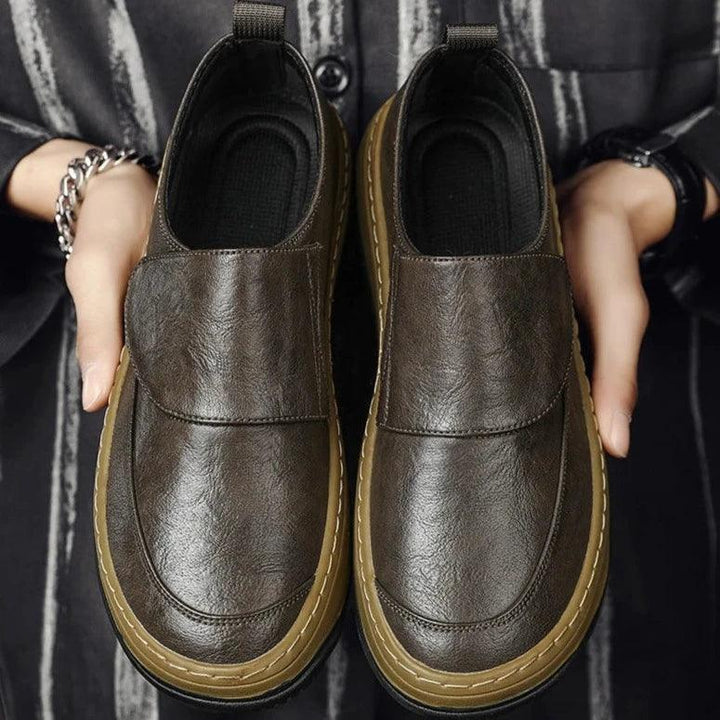 Casual slip-on shoes with contrast sole