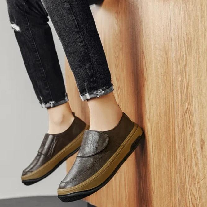 Casual slip-on shoes with contrast sole