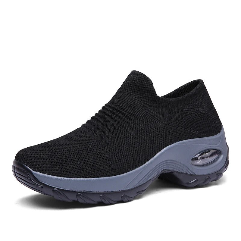 Fashionable women's sports shoes