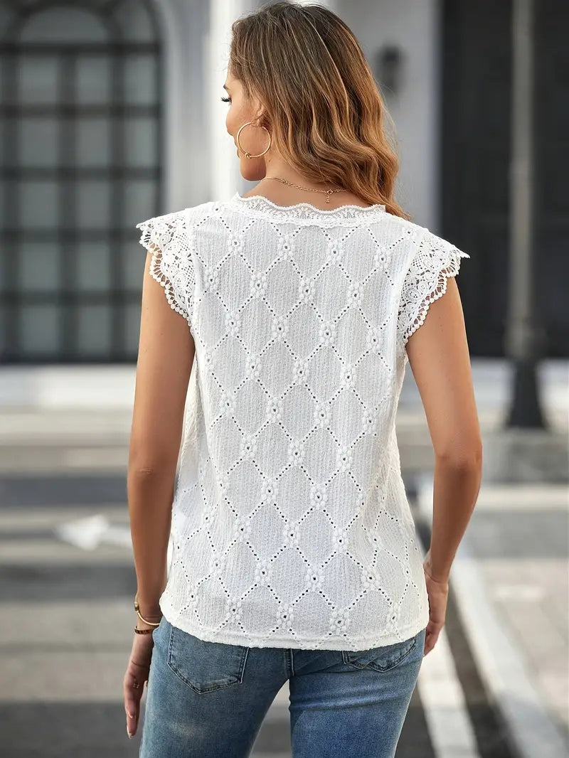 Single-coloured blouse with V-neck and lace embroidery