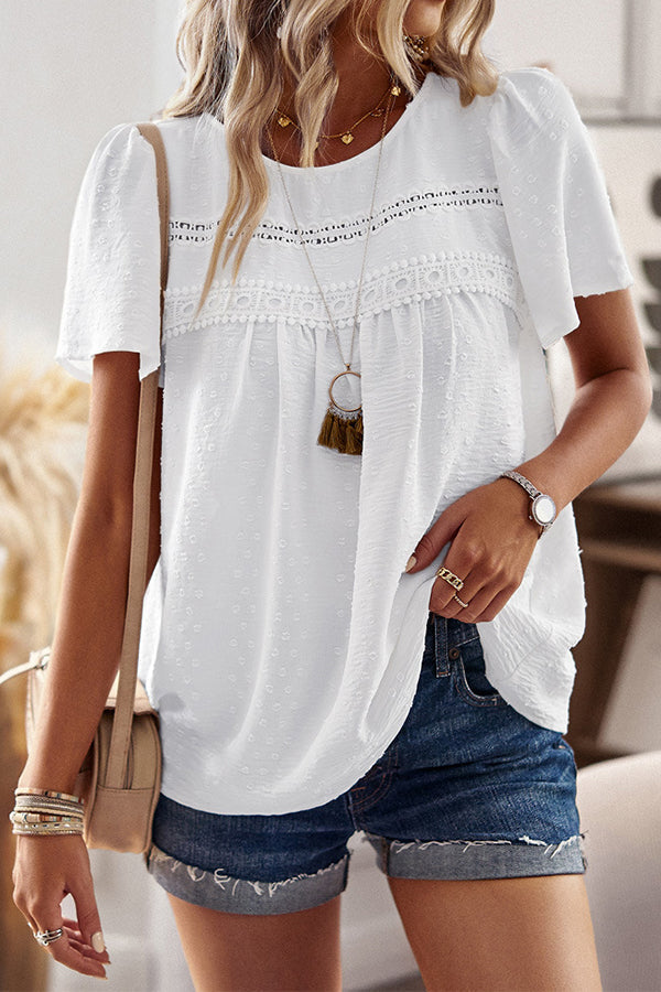 Tops in a casual round neck style