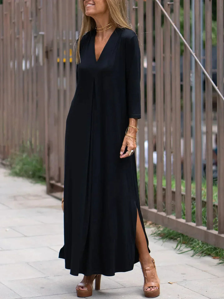 Dress with sliding slit at the hem