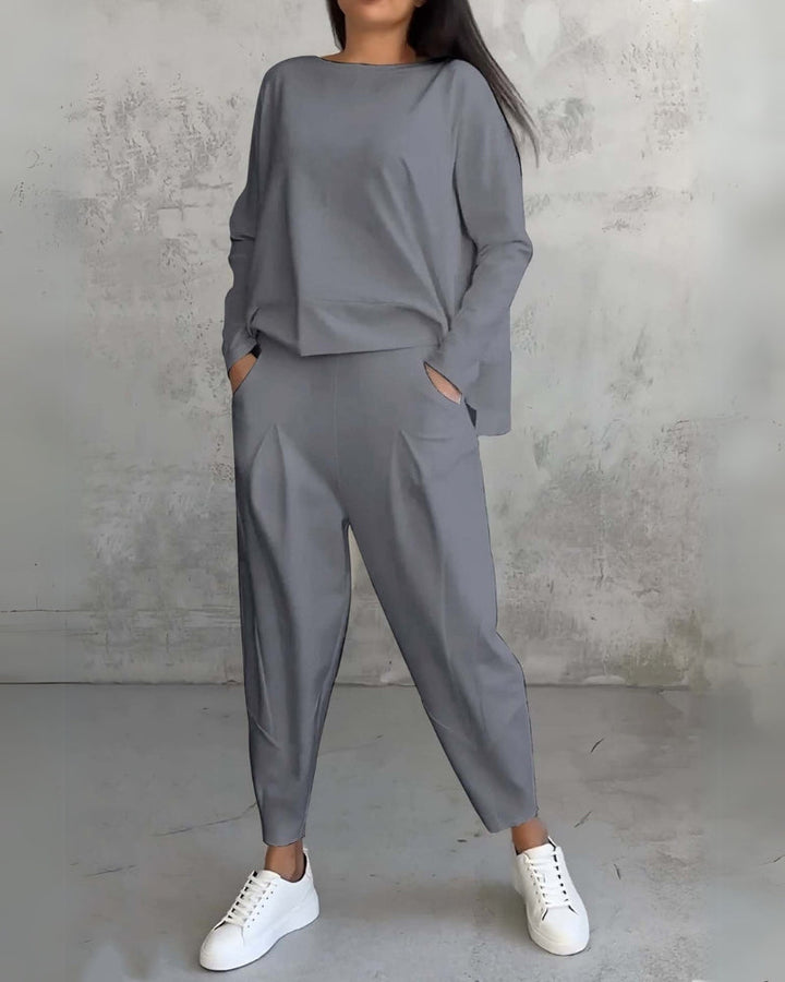 Women's - Elegant Two-Piece Set - Comfortable Fabric - Perfect for Casual or Dressy Occasions