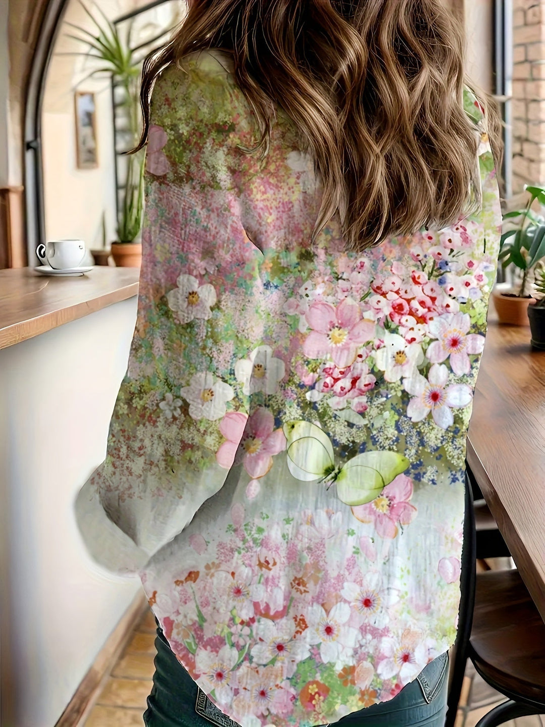 Women's -  Linen Shirt - Floral Pattern, Long Sleeves & Upturned Collar - Romantic Style for Effortless Elegance