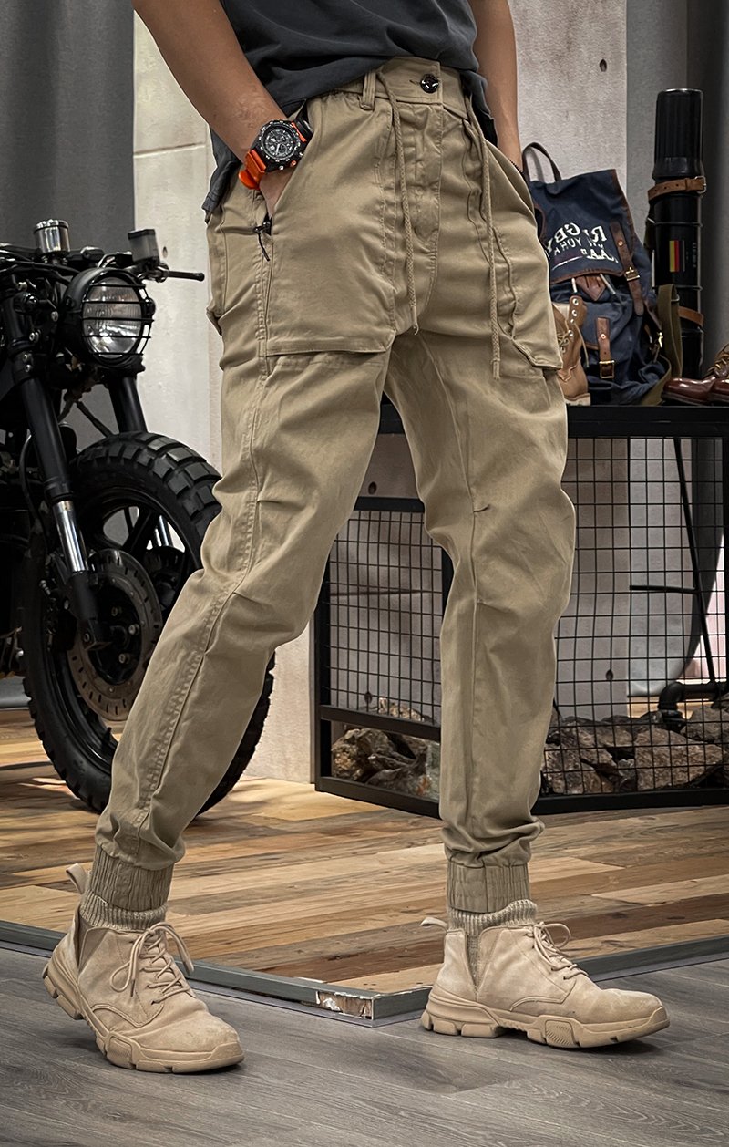 Stretchy cargo trousers for optimum comfort