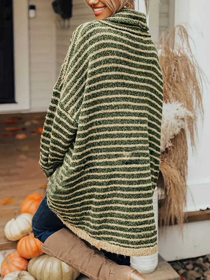 Comfortable oversized jumper - Women's casual knitted jumper