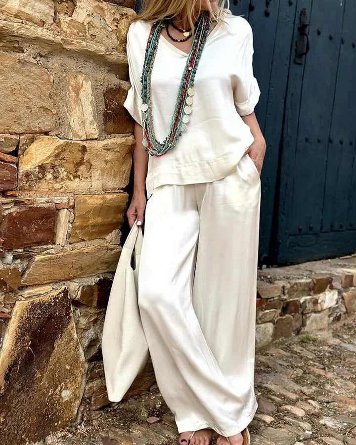 Women's - Elegant Blouse and Trouser Set - Chic Style - Perfect for Any Occasion - Comfortable and Stylish Outfit
