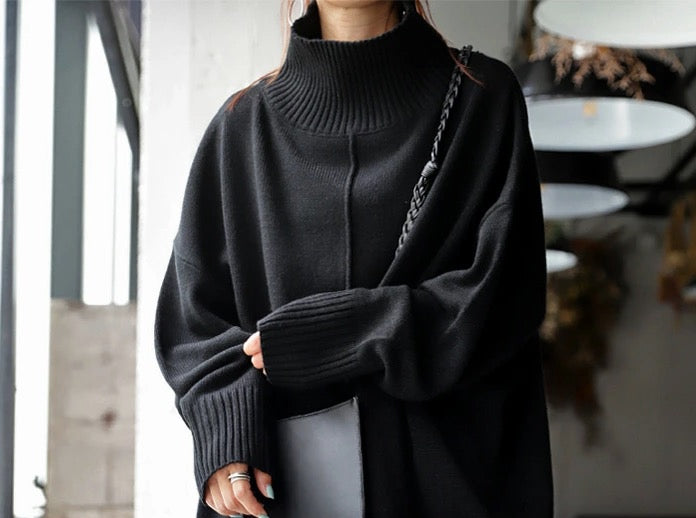 Black single-coloured long-sleeved jumper with a high neckline