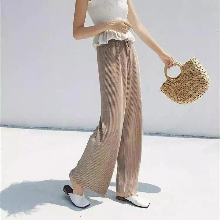 Summer trousers with wide legs and pleats