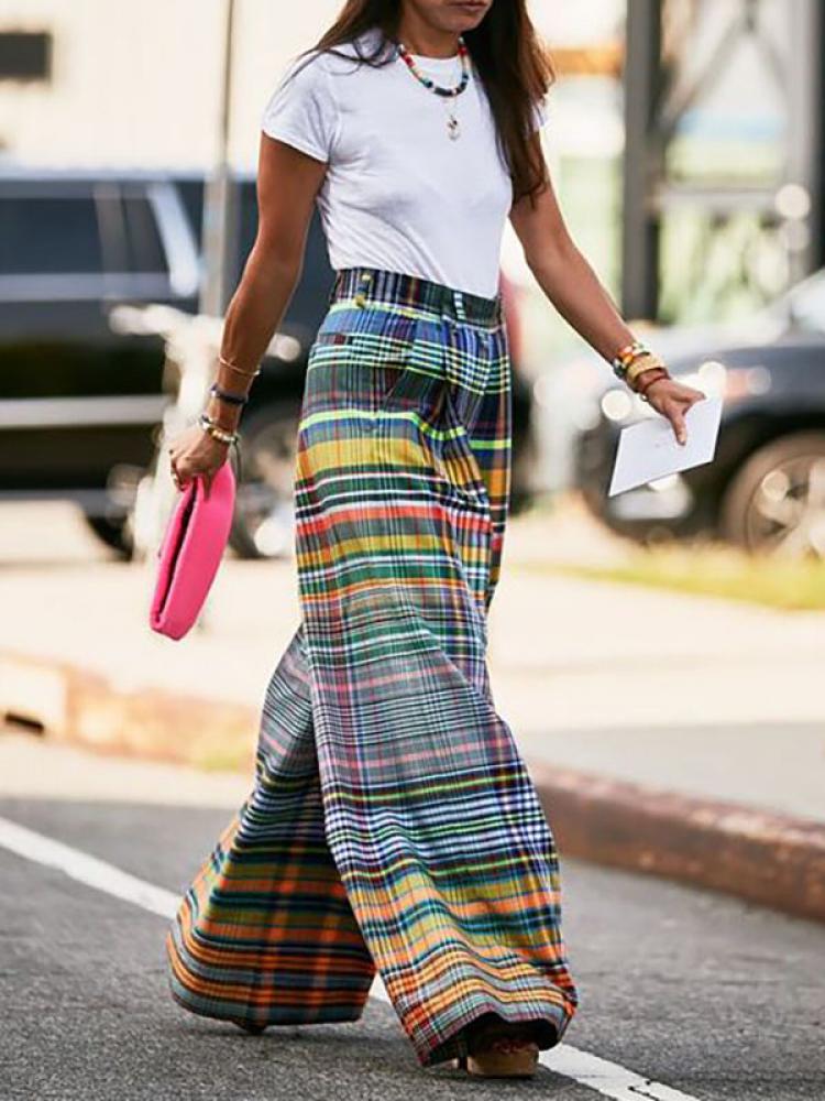 Fashionable wide-leg trousers