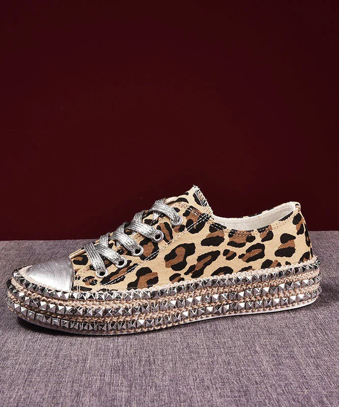 Shoes with leopard pattern and exciting seam design