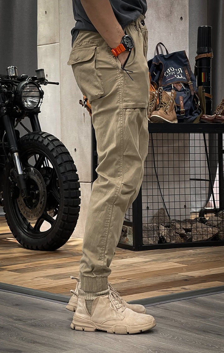 Stretchy cargo trousers for optimum comfort