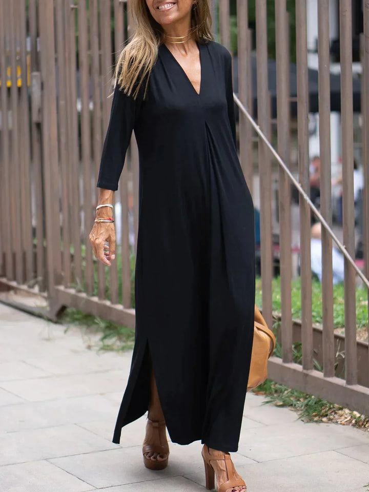 Dress with sliding slit at the hem