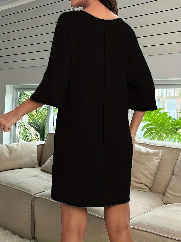 Women's - Plus Size Lounge Dress - Loose Oversized Summer Dress with V-Neckline - Comfortable Casual Wear