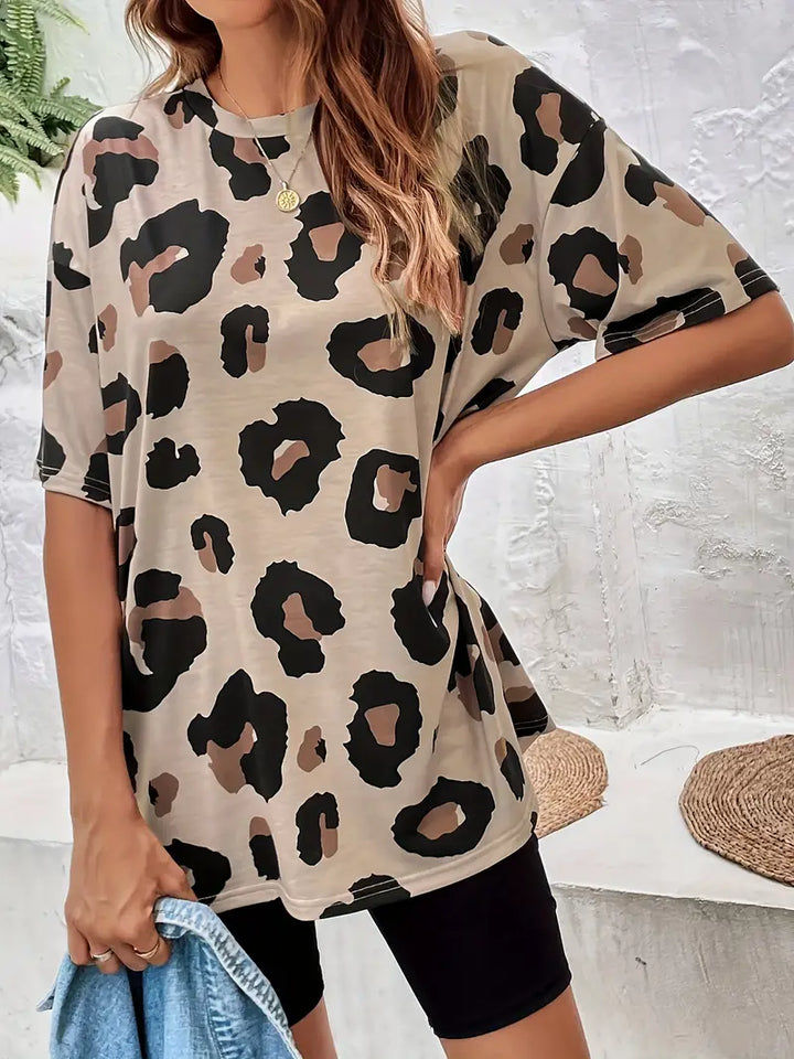 Printed short-sleeved shirt with round neckline